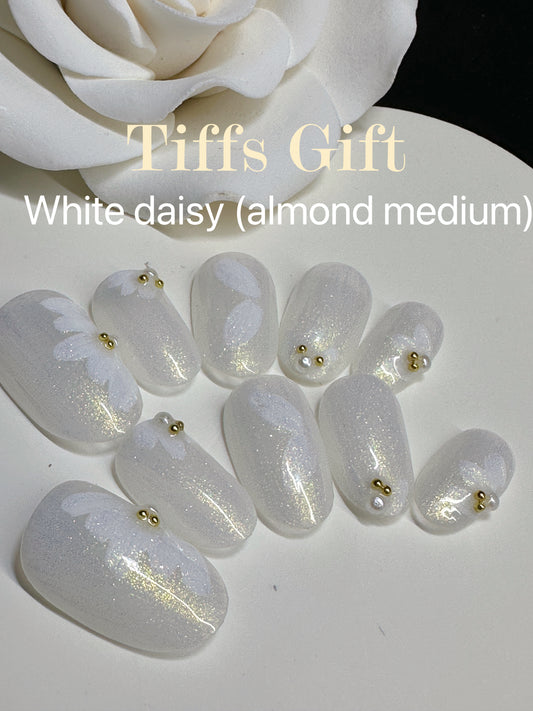 White daisy (almond medium) Reusable Hand Made Press On Nails Fake Nails